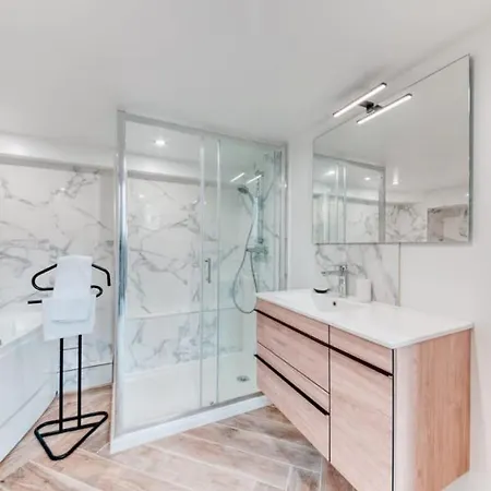 Le Pouteau Authentic Charm 2-bedroom In Croix Rousse Apartmán *